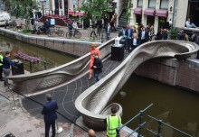 World’s first 3D-printed steel footbridge unveiled by Queen Máxima in Amsterdam