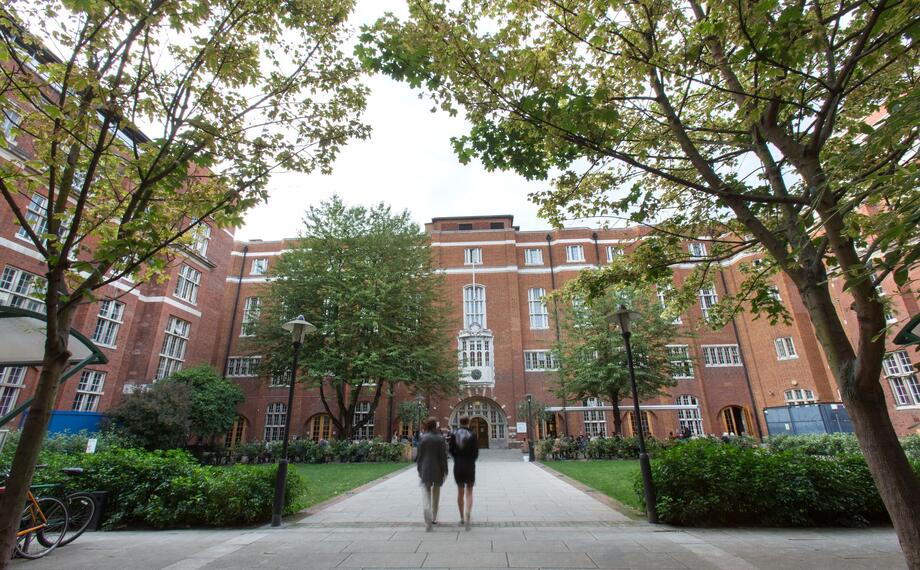 Students walking to Beit Quad